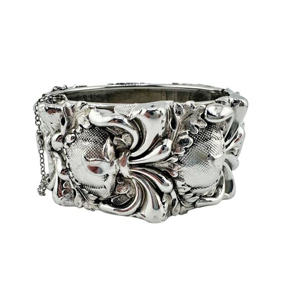 Vintage Whiting & Davis Art Nouveau Revival Repoussé Flowers Hinged 7" Bangle - Picture 1 of 7